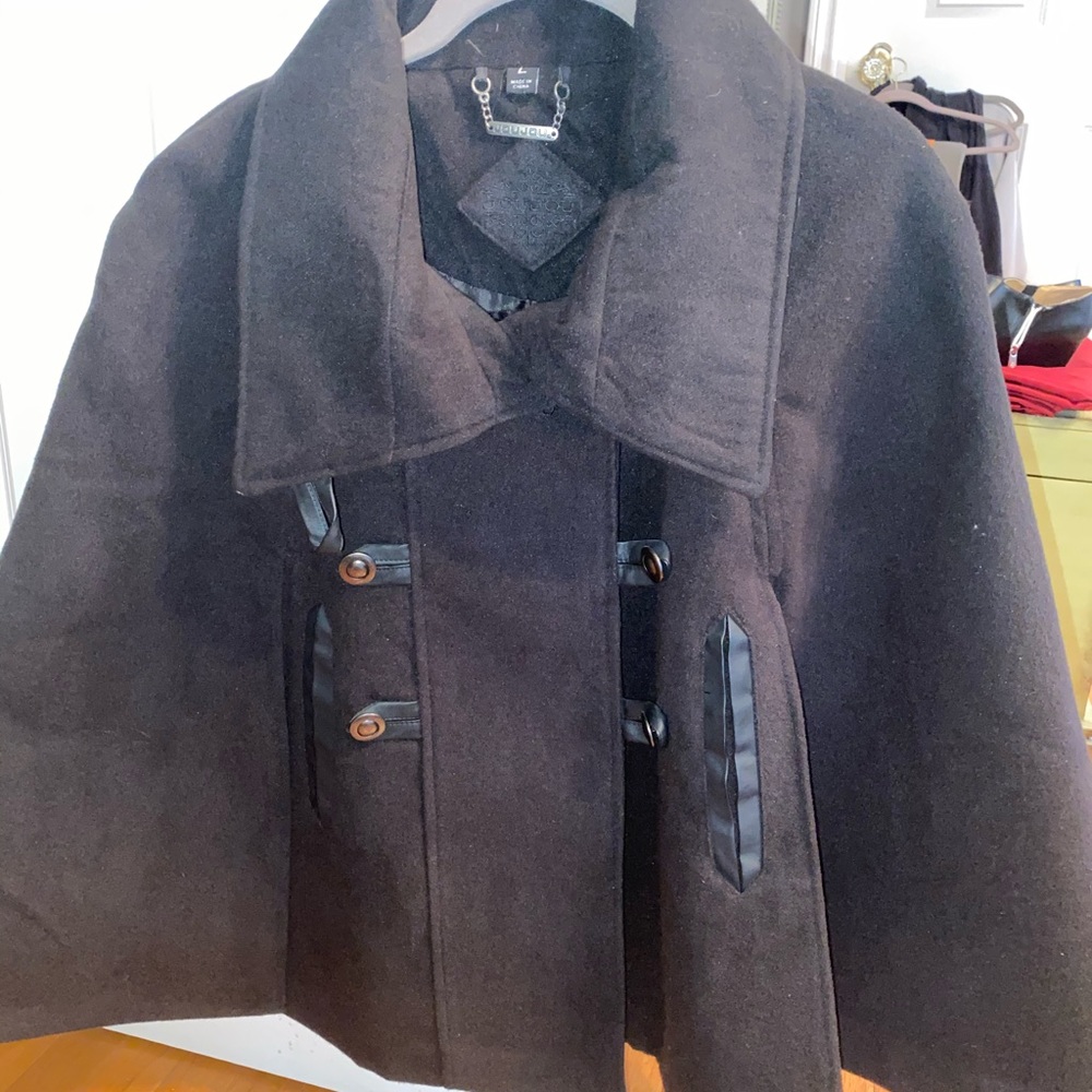 Short cape